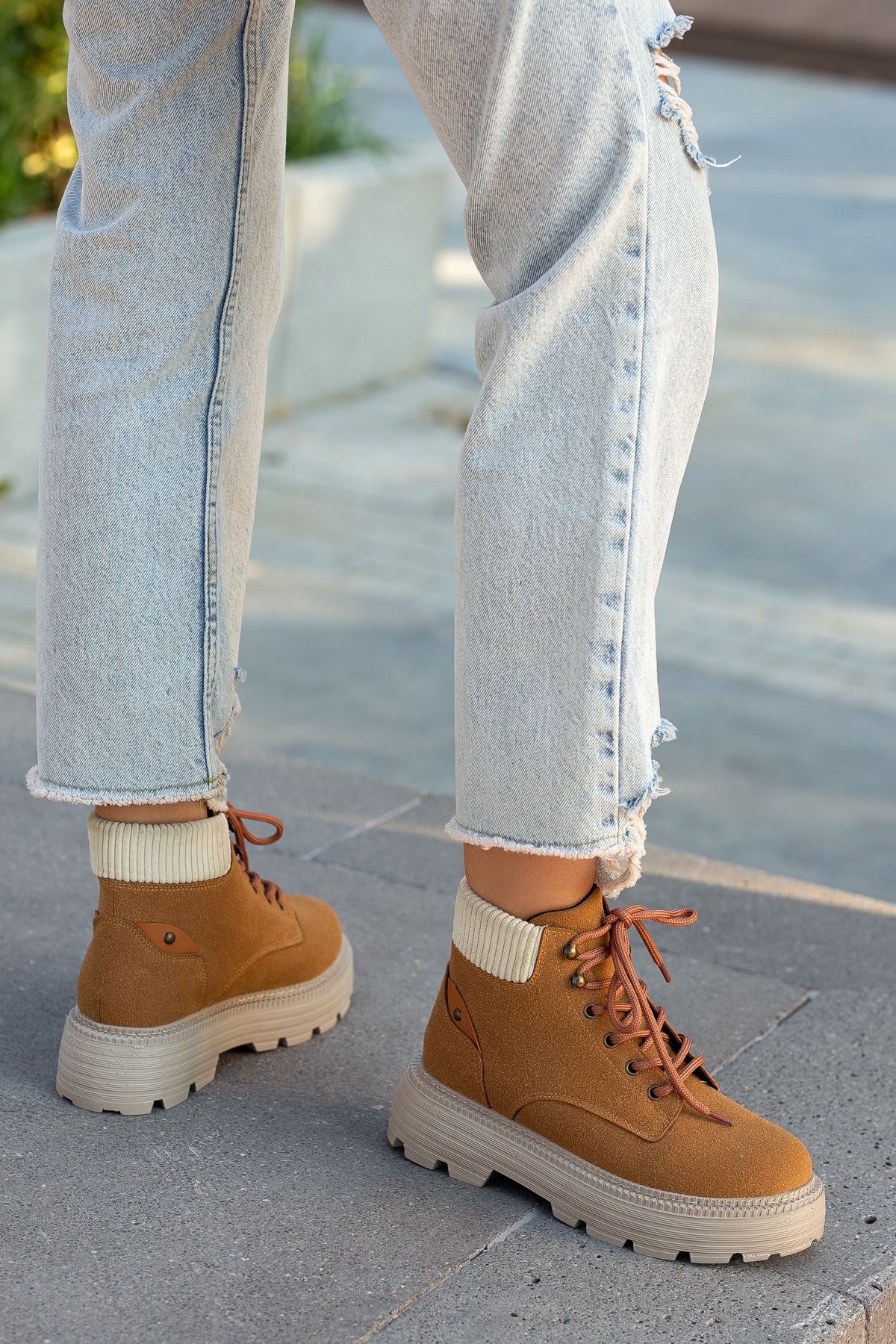 Chester Cat Bağcıklı Bot