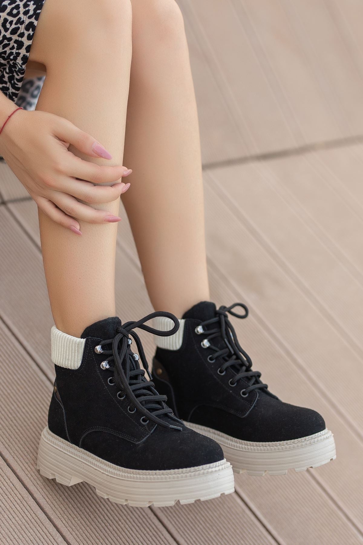 Chester Cat Bağcıklı Bot