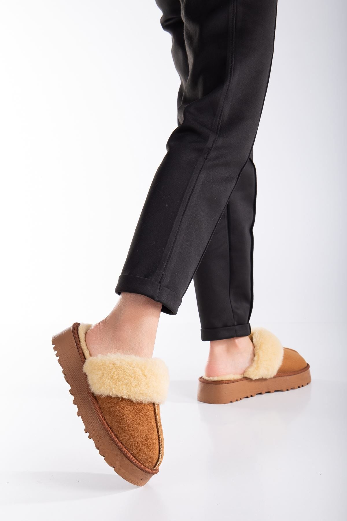Lidya Ugg Slippers Tan