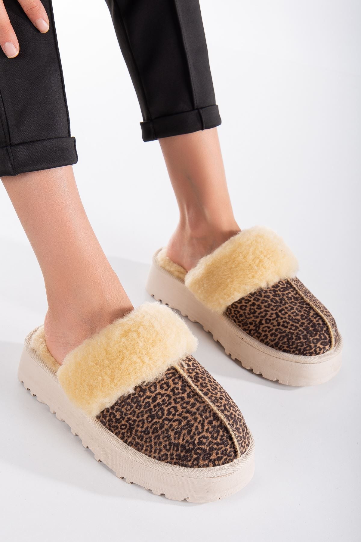 Lidya Ugg Slippers Tan