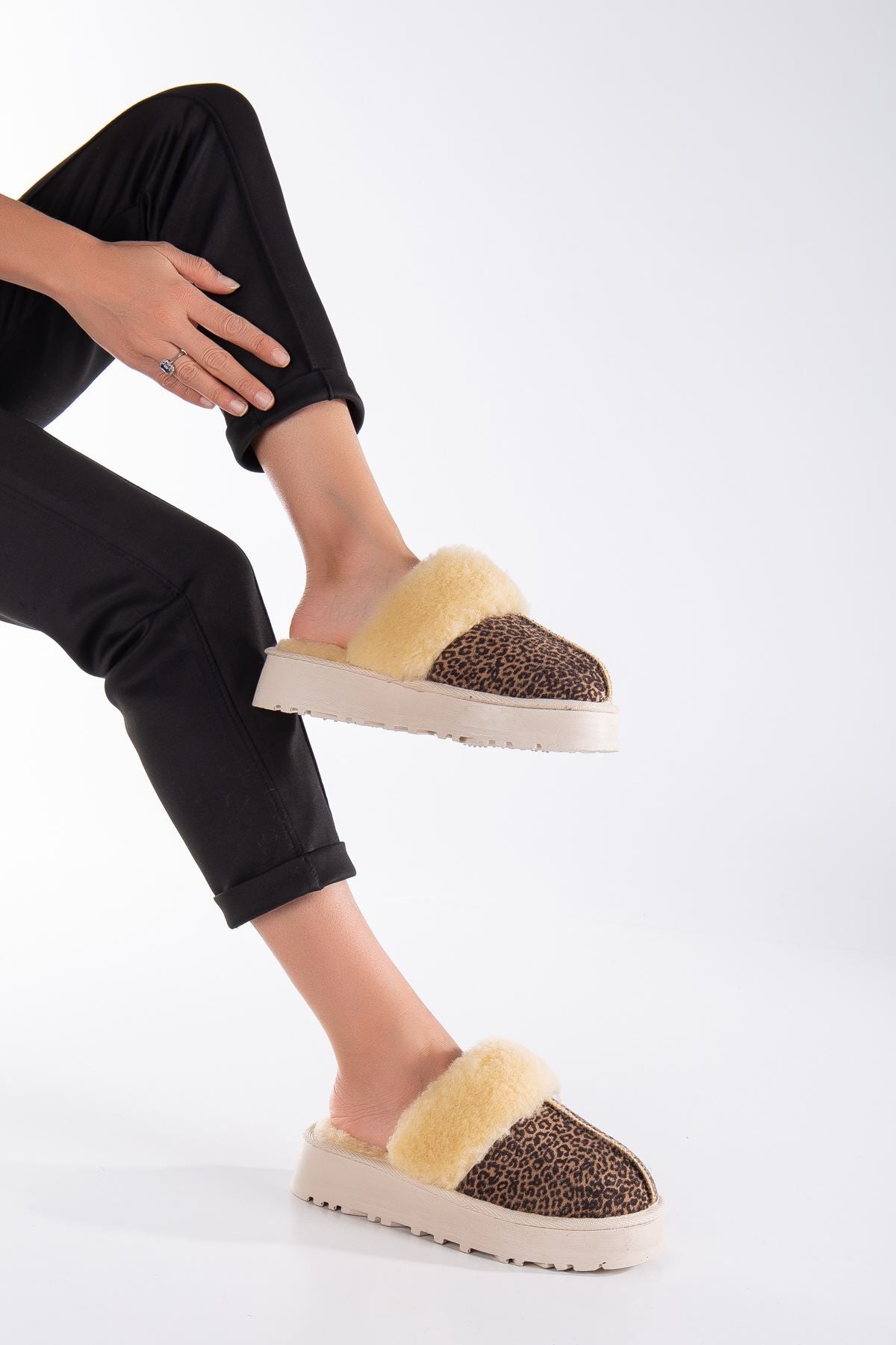 Lidya Ugg Slippers Tan
