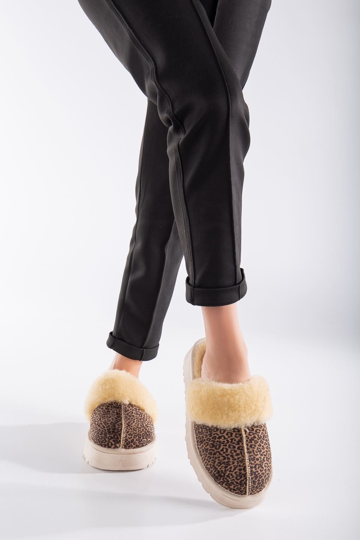 Lidya Ugg Slippers Tan